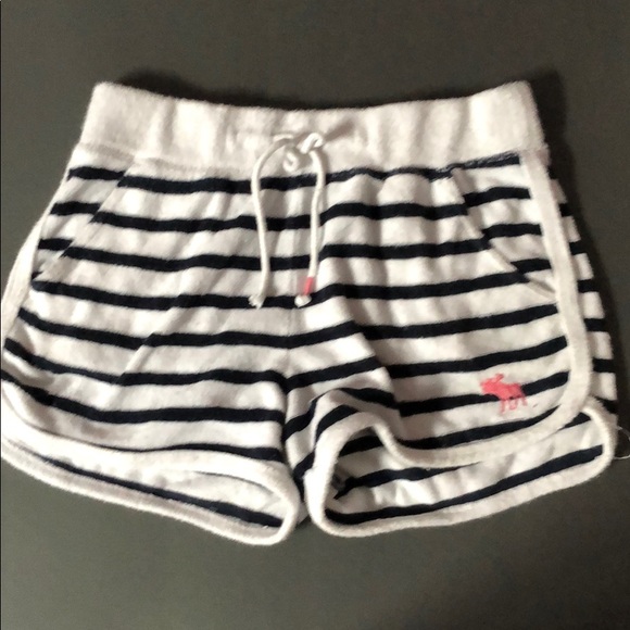 Girls Abercrombie and Fitch shorts - Picture 1 of 1